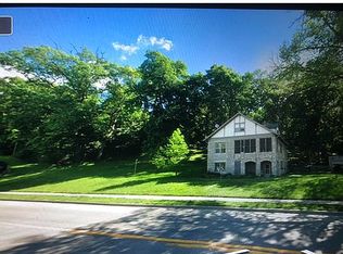 2450 Barrett Station Rd, Ballwin, MO 63021