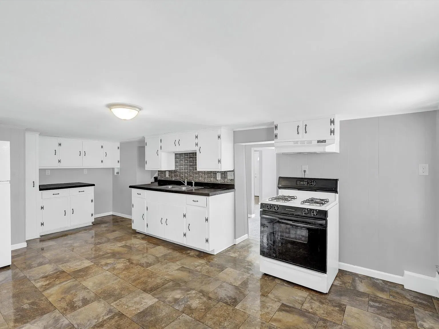 3 bed, 1764 sqft, $1,450 — Photo 2