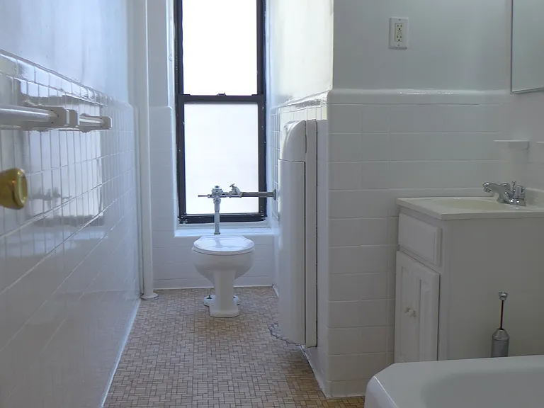 3111 Broadway #1L — Photo 6