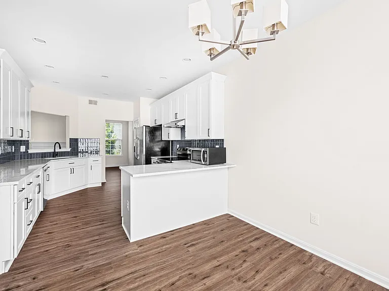 2902 Jessica Ct — Photo 12
