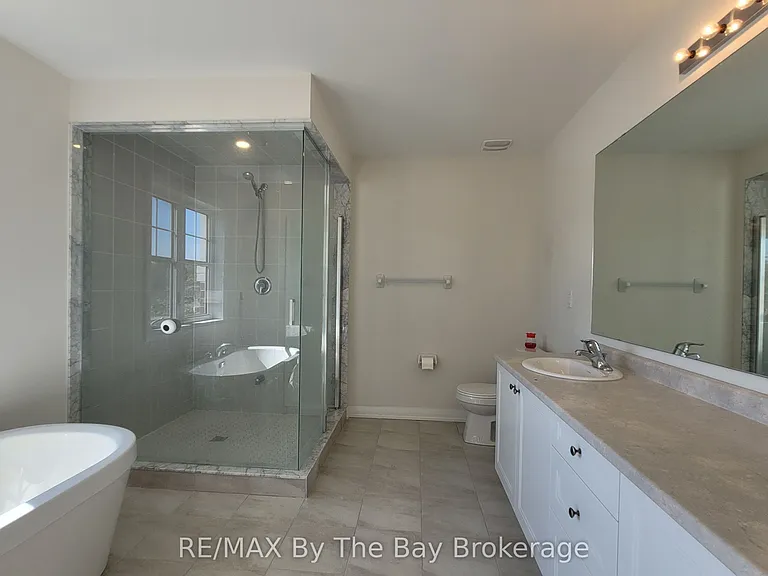 194 Union Blvd — Photo 17