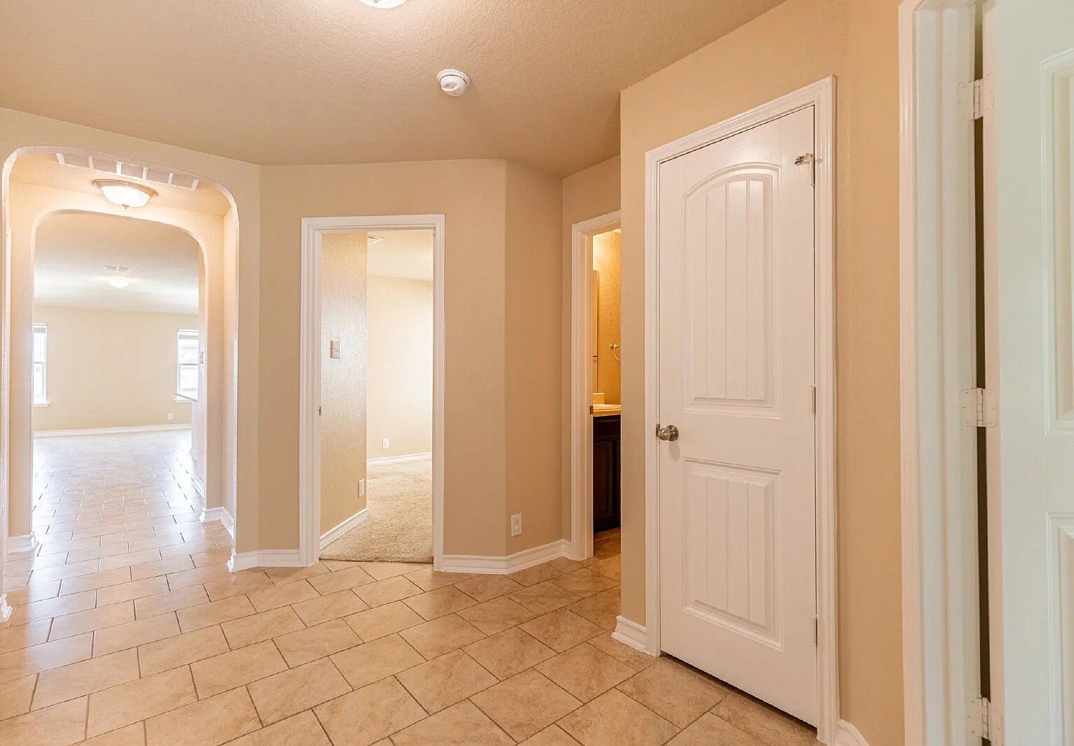 3 bed, 2.0 bath, 1436 sqft, $1,550 — Photo 2