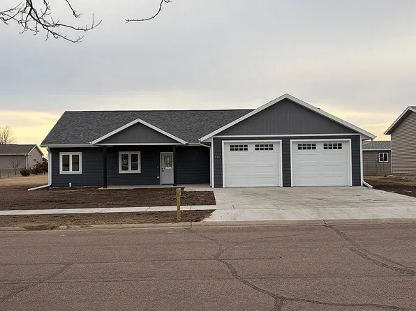 636 Apple Creek Rd, Parker, SD 57053