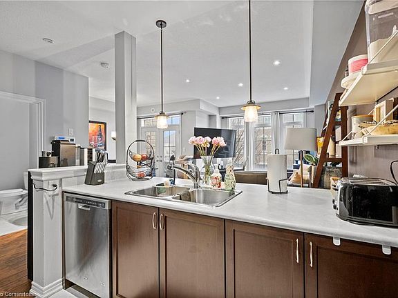 5th image of 2435 Greenwich Dr #1