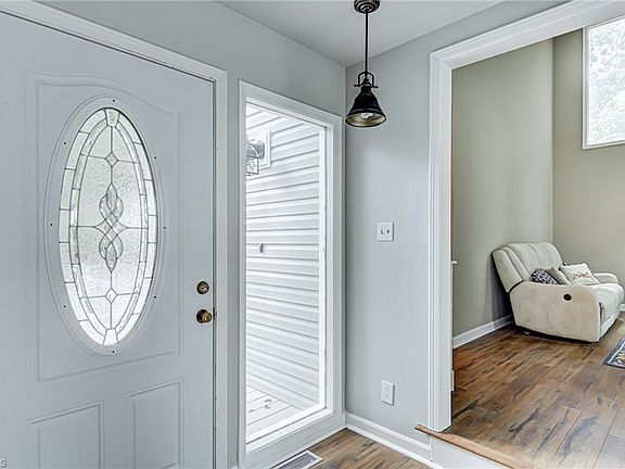 4th image of 2409 Shelia Dr
