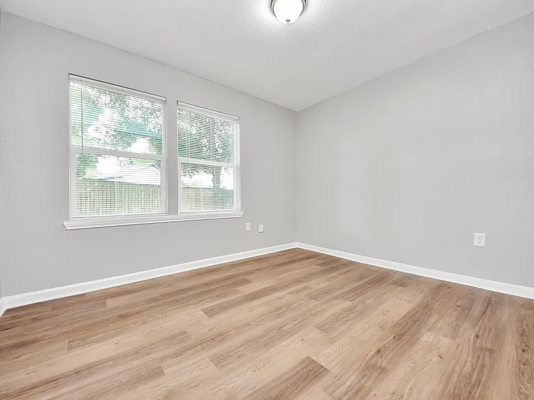710 Canary Cir — Photo 12