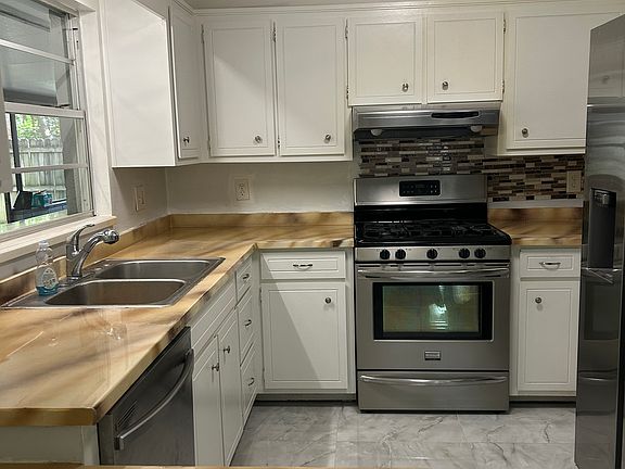 2nd image of 568 N Division St