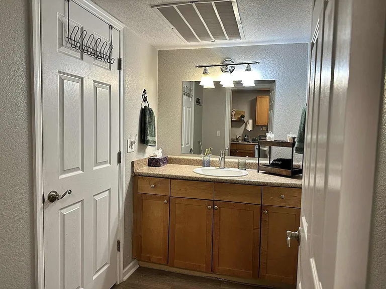239 Seahorse Dr SE #B — Photo 3