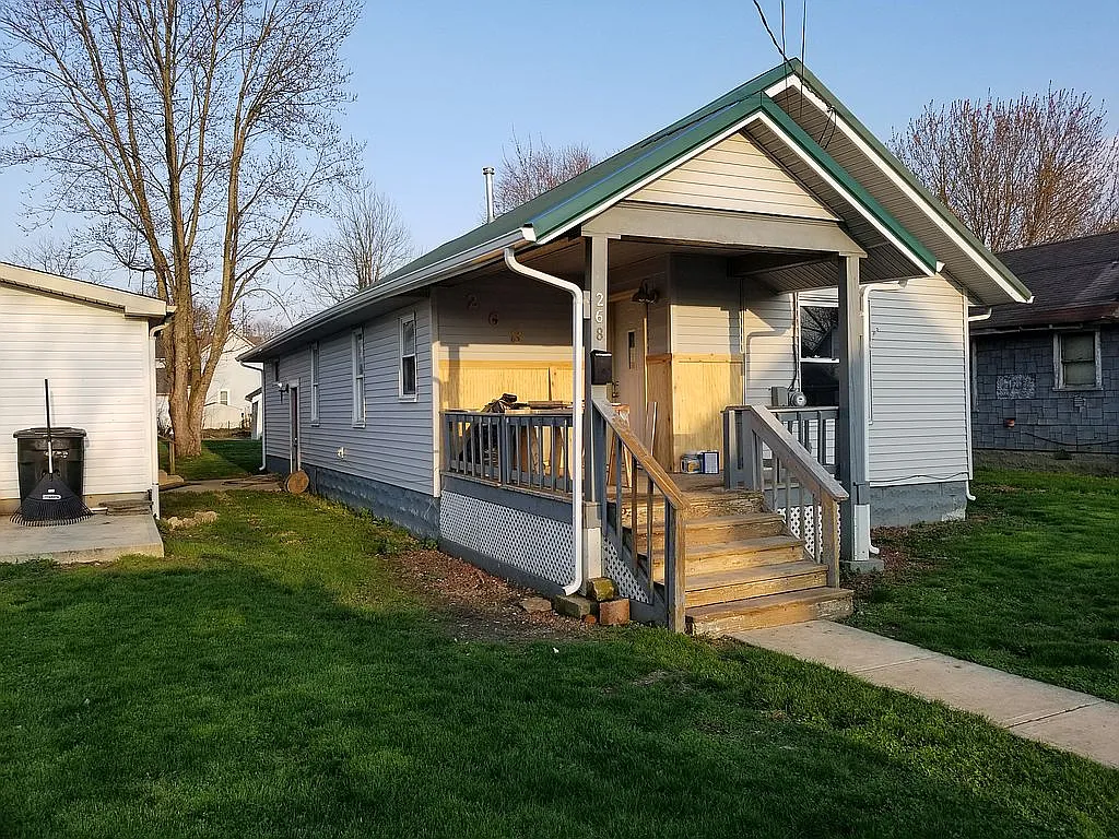 262 Glad St photo 1