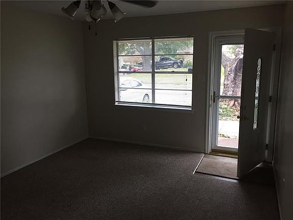 4th image of 2117 Glenwick Ln