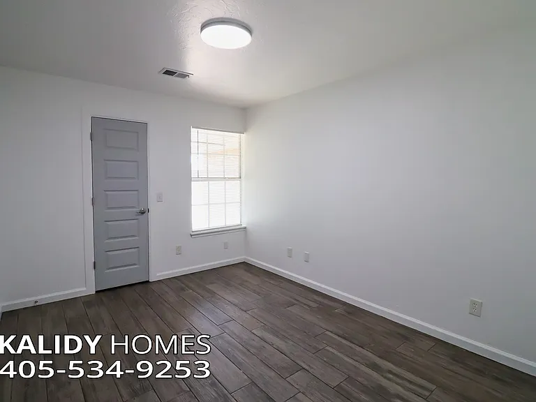 6001 SE 8th St — Photo 16