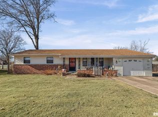 20 Bel Air Dr, Centralia, IL 62801