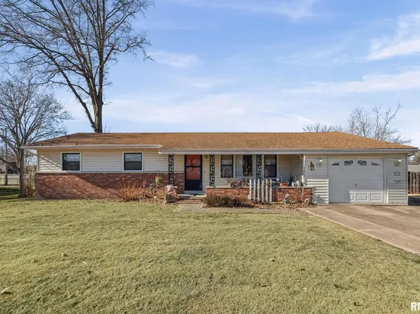 20 Bel Air Dr, Centralia, IL 62801