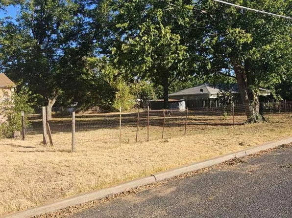 907 N Crockett St, Fredericksburg, TX 78624