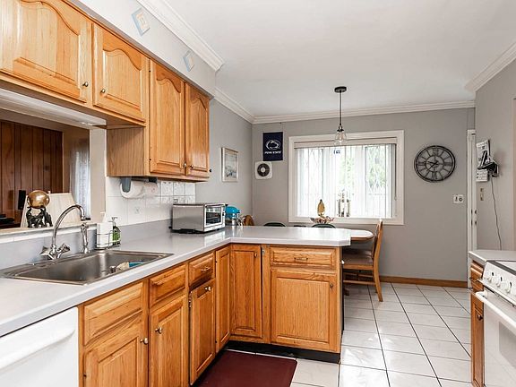5th image of 13 Sunshine Ln