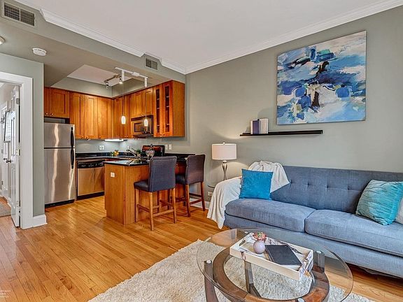 3rd image of 2237.5 N Lincoln Ave #3A