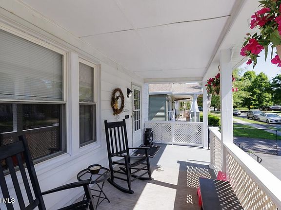 4th image of 1135 Baker Avenue