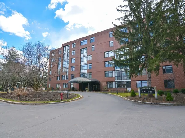 77 Florence St #409, Chestnut Hill, MA 02467