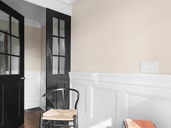3rd image of 9 Boxwood St