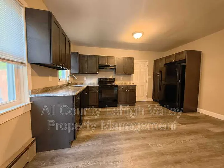 639 Washington St — Photo 2