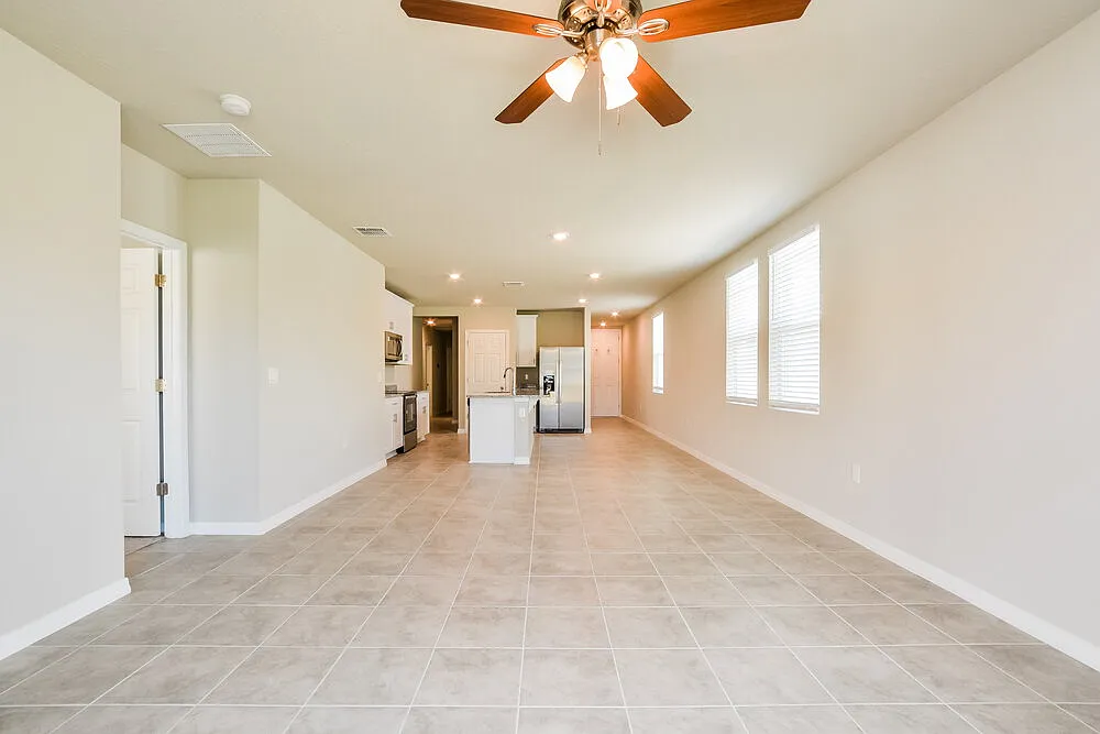 4 bed, 2.0 bath, 1687 sqft, $2,305 — Photo 4