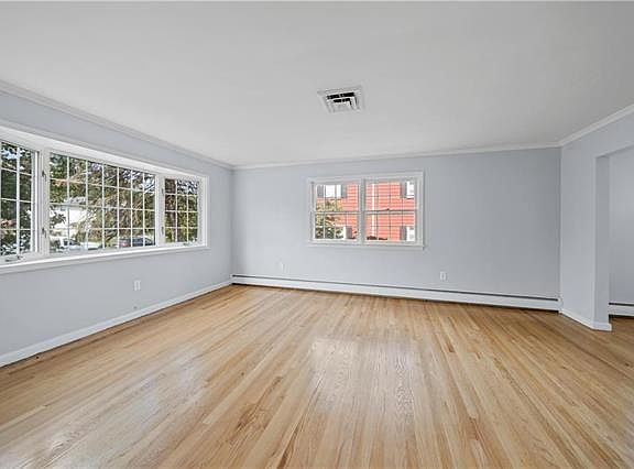 2nd image of 3550 Quincy Ln