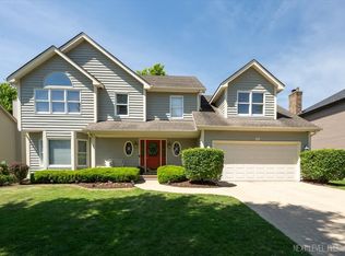 221 Breckenridge Dr, Aurora, IL 60504