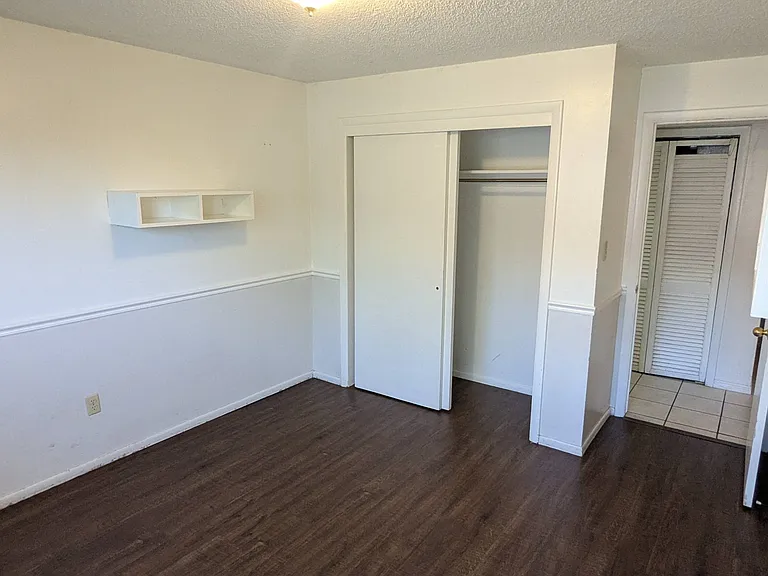 727 E 800 N #4 — Photo 17