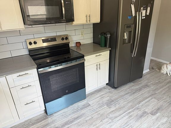 2nd image of 5790 2 1/2 St NE