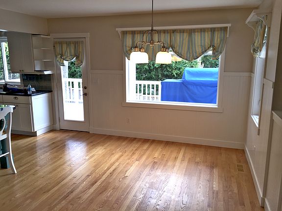 Dining nook & deck access