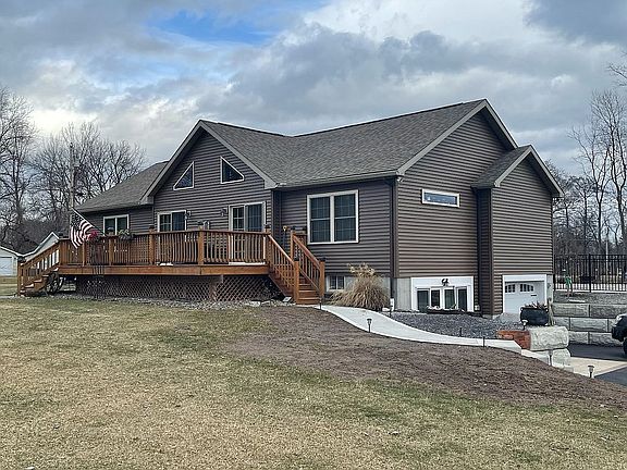 3rd image of 5 Cooper Dr