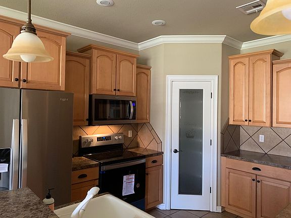 5th image of 640 S Lakes Dr