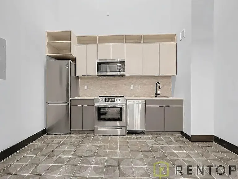 475 Grand St #3N — Photo 1