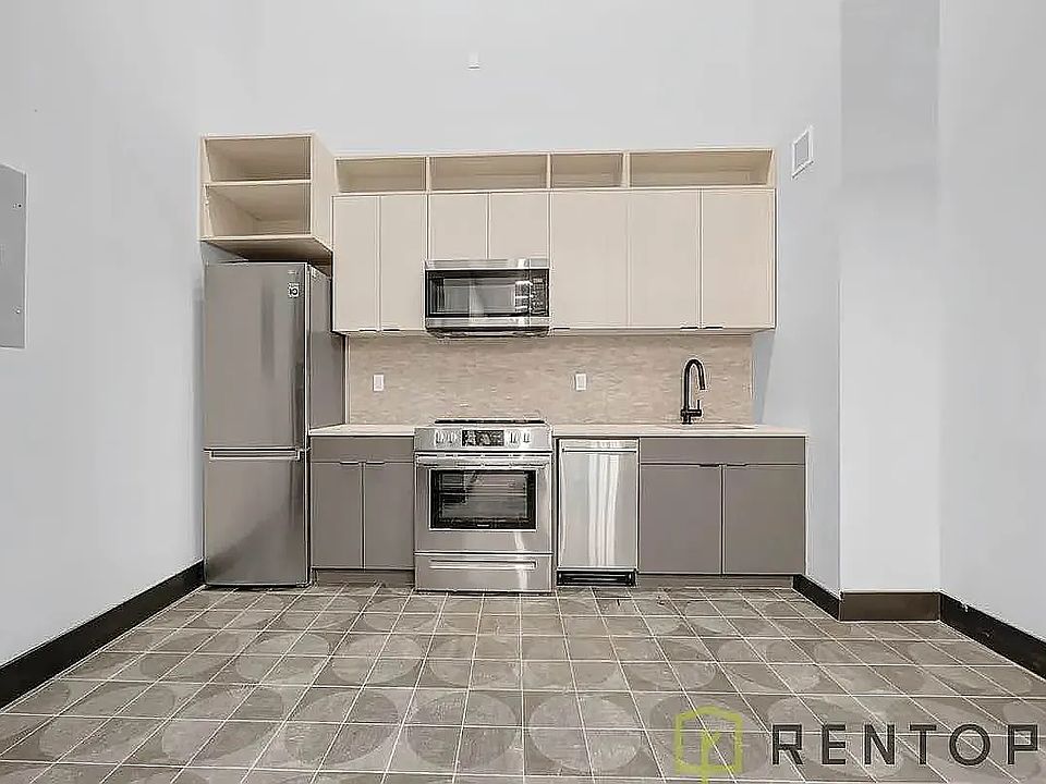 1st image of 475 Grand St APT 3B