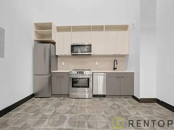 475 Grand St #3N, Brooklyn, NY 11211