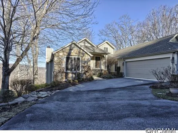 10 Spring Ridge Ln, Hendersonville, NC 28739