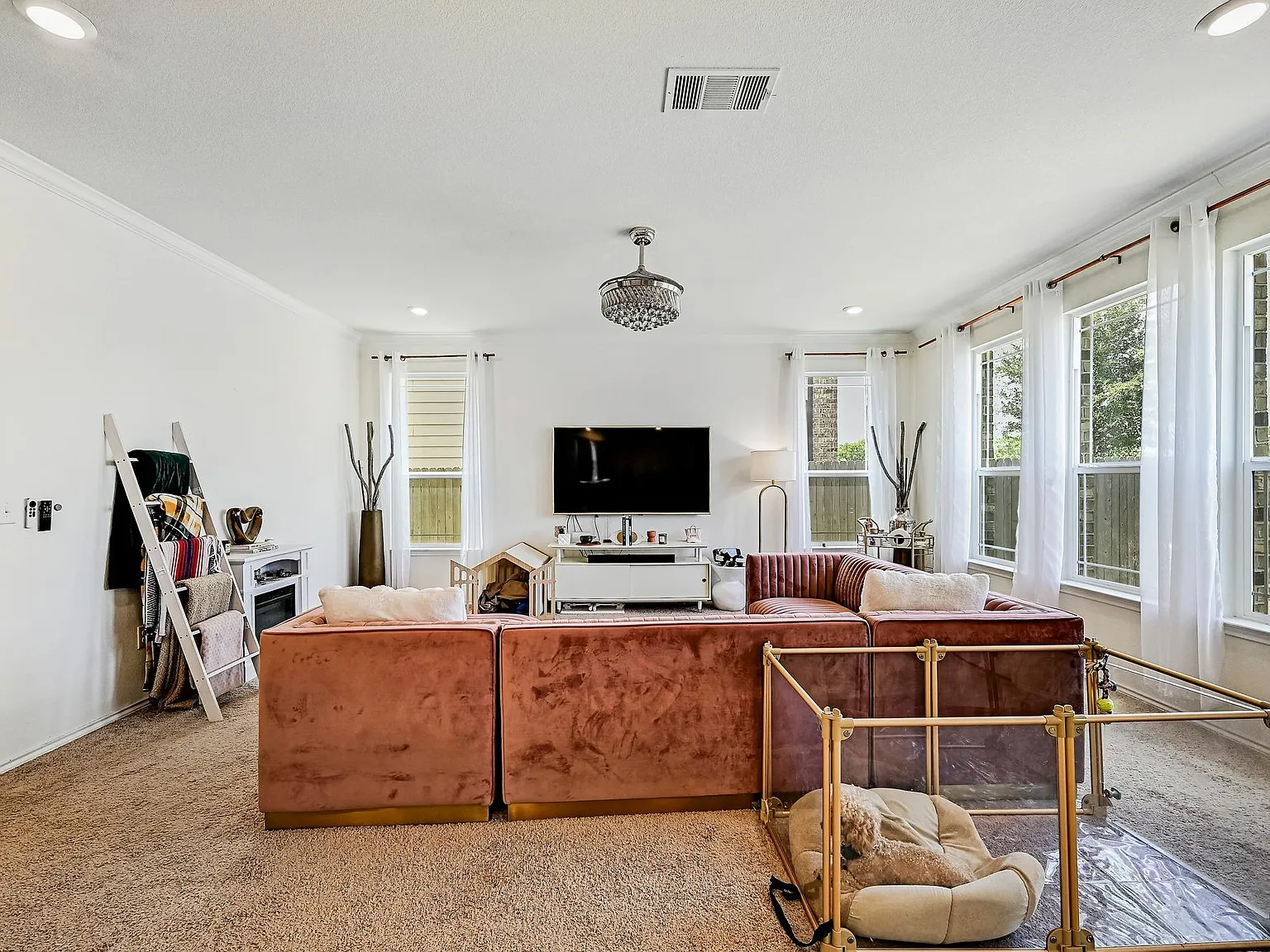 5 bed, 3.5 bath, 2781 sqft, $2,495 — Photo 4