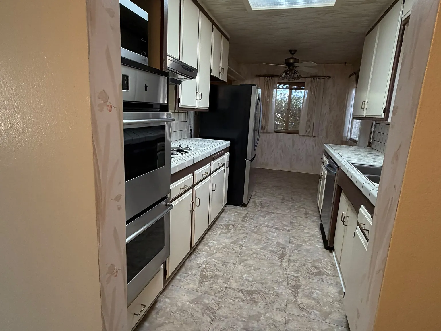 3 bed, 1610 sqft, $2,600 — Photo 4