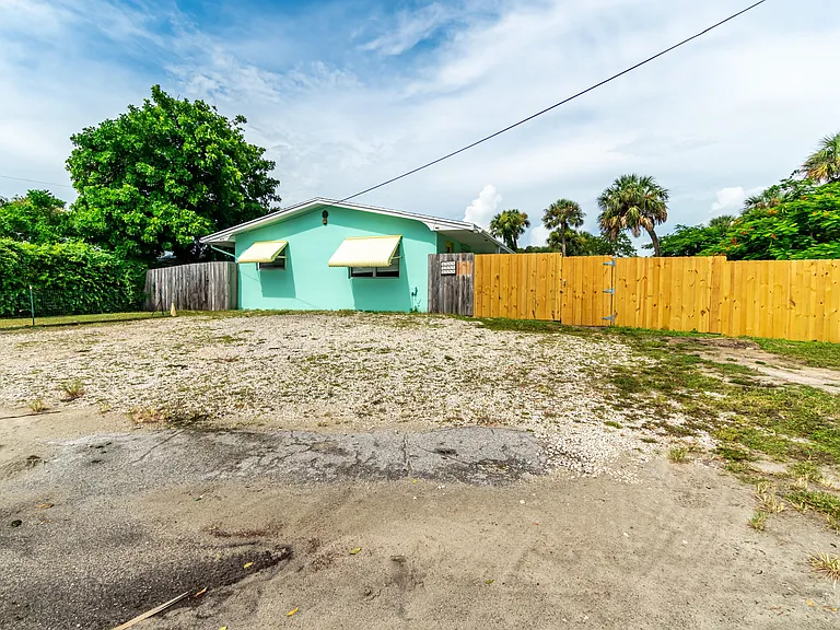 2546 NE Hickory Ave #B — Photo 4