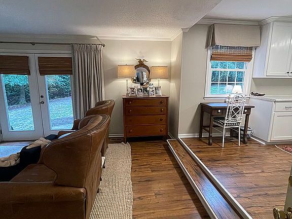 5th image of 625 Laurel Dr