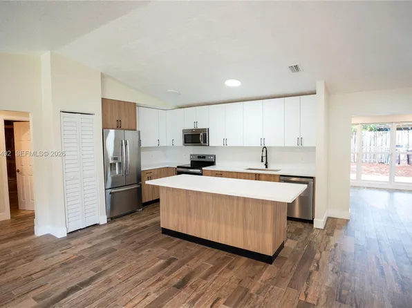 8915 NW 26th Ct, Coral Springs, FL 33065