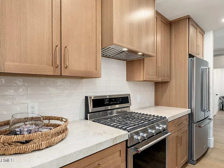 4030 E Fairmount Ave — Photo 11