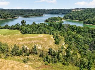 34 Holly Bend Dr, Byrdstown, TN 38549