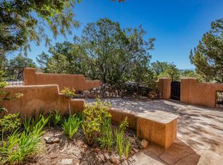 831 Los Lovatos Rd, Santa Fe, NM 87501