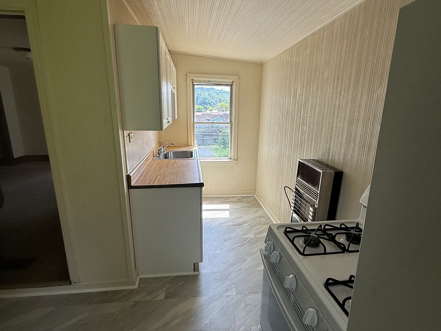 2 bed, 1200 sqft, $1,425 — Photo 4