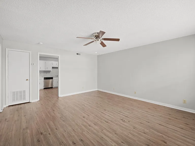 530 Hietts Ln — Photo 5