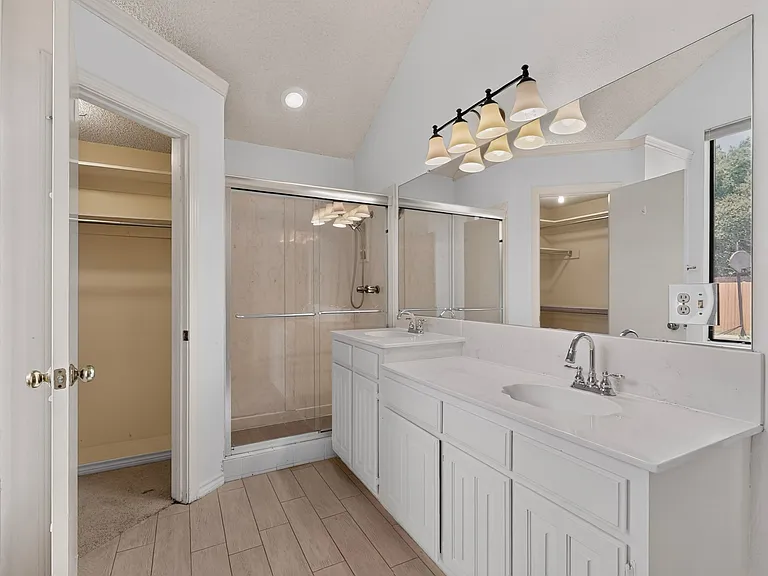 1207 Mistywood Ln — Photo 20