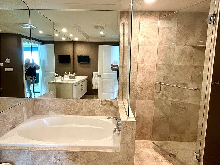 1350 Main St #1210 — Photo 33