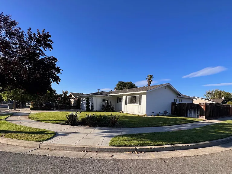 Woodcrest Dr — Photo 4