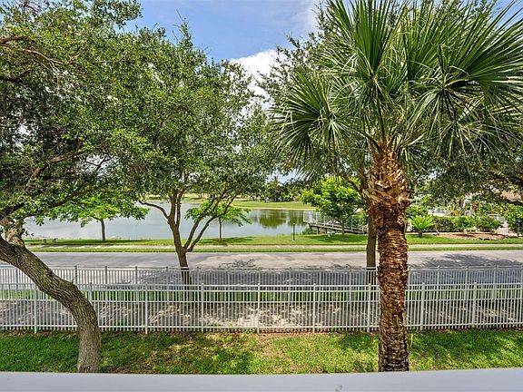 5th image of 604 Shorewood Dr Unit B201